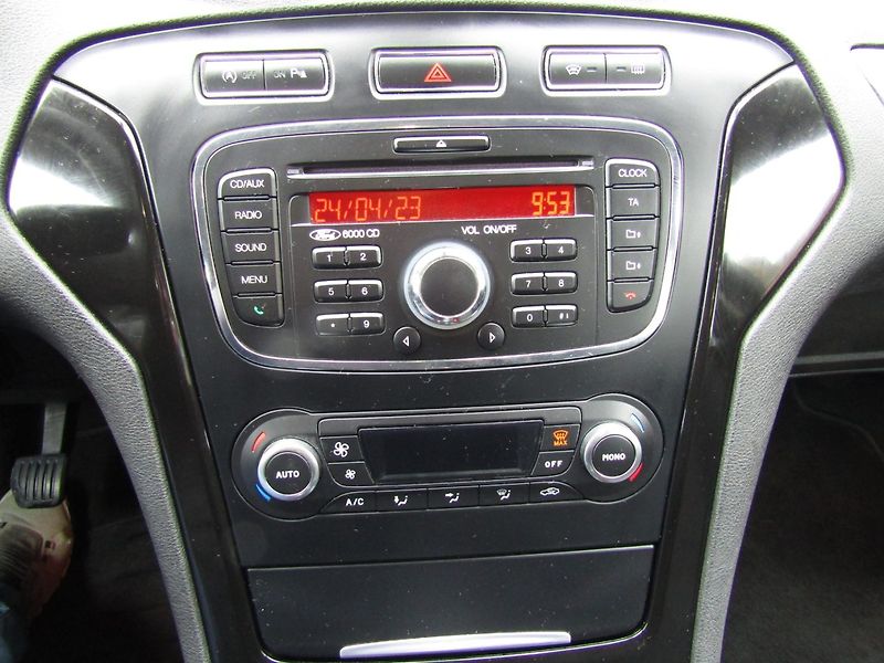 Ford Mondeo (2011) 1.6 TDCi 85kW - fotka 35 z 45