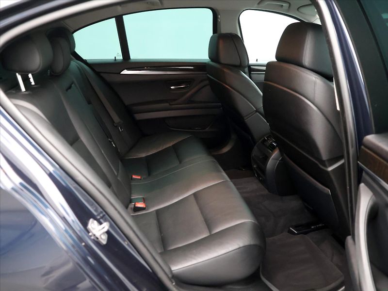 BMW Řada 5 3,0 535i 225kW Aut.klima Kůže - fotka 12 z 41