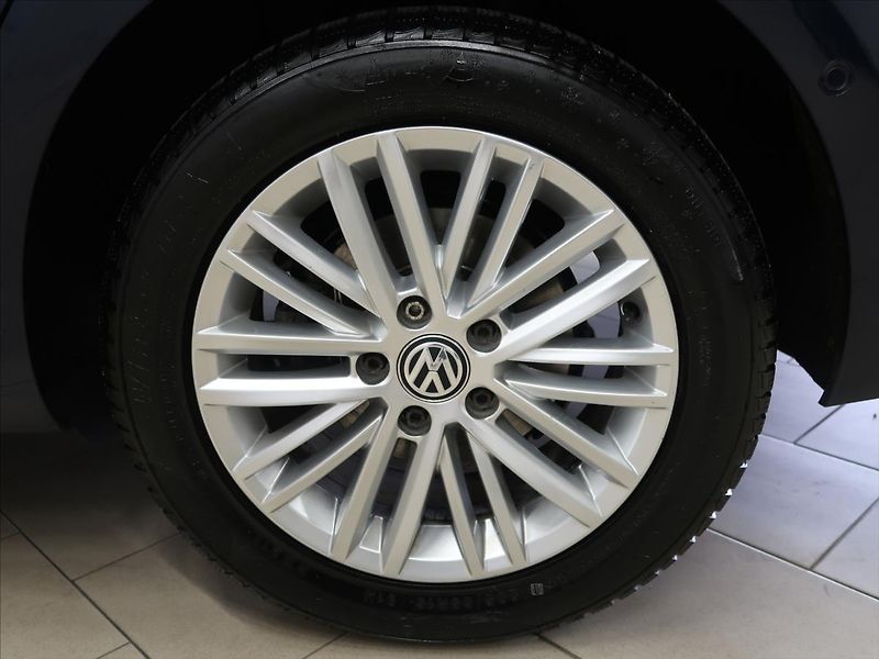Volkswagen Golf 1,4 TSI 1.majitel - fotka 31 z 33