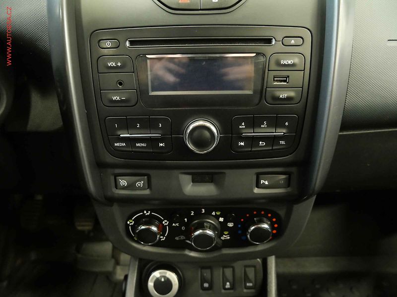 Dacia Duster (2017) 1.6 SCe 4x4, 1.maj,ČR, AC - fotka 13 z 20