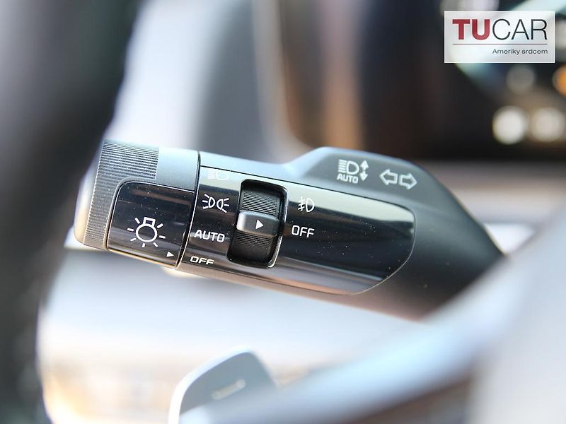 Kia Carnival (2022) 2.2 Diesel Automat 6+3 místa - fotka 17 z 30