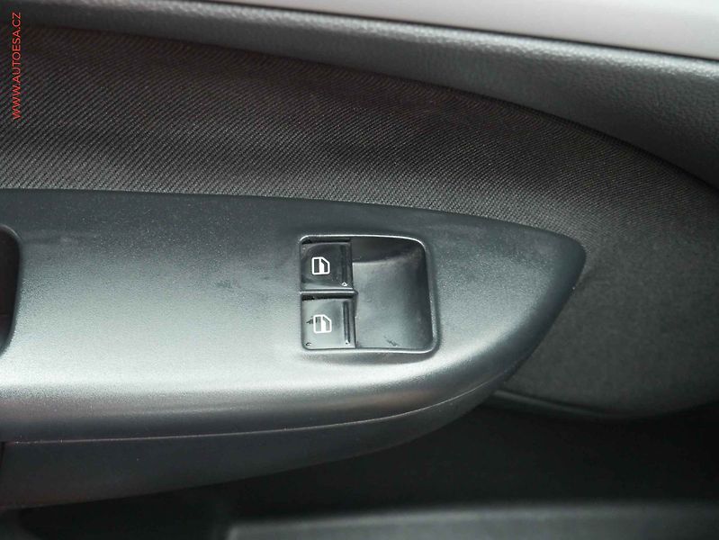 Škoda Octavia (2011) 1.2 TSi, 2.maj,ČR, AC, temp - fotka 11 z 15
