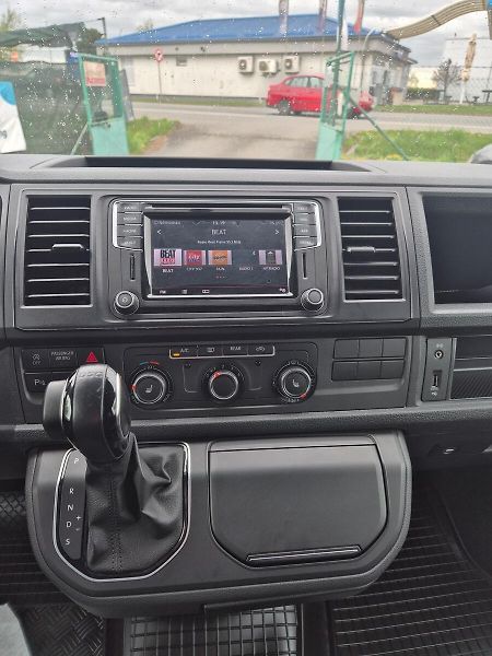 Volkswagen Multivan 2,0 TDI DSG 110kW, 7míst, tažn - fotka 17 z 21