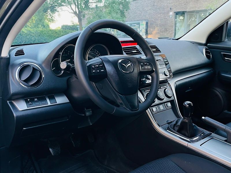 Mazda 6 2.0i MAN 1MAJITEL VÝHŘEV TAŽNÉ - fotka 24 z 41