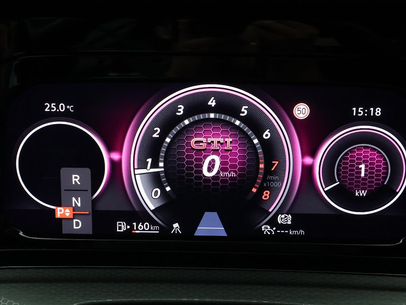 Volkswagen Golf 2,0 TSI GTI 180kW DSG DPH - fotka 18 z 41