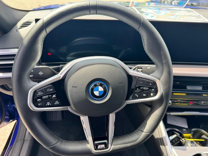 BMW i4 xDrive40 M-Sport HuD 360 DAPro - fotka 12 z 22