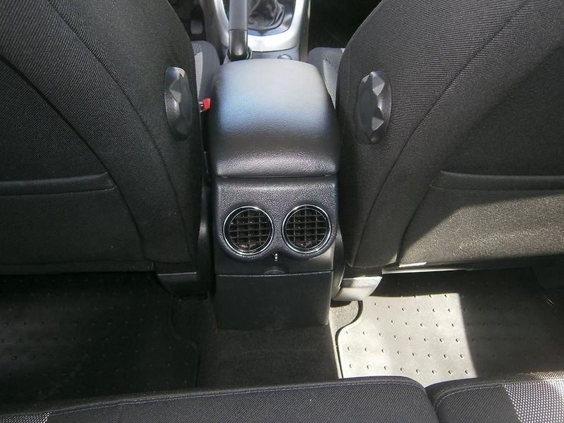 Peugeot 308 2.0 HDi - fotka 16 z 18