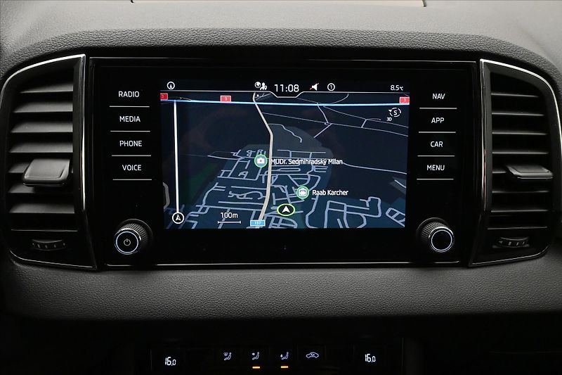 Škoda Karoq 1,5 TSI 110 kW DSG Ambition Zá - fotka 19 z 31