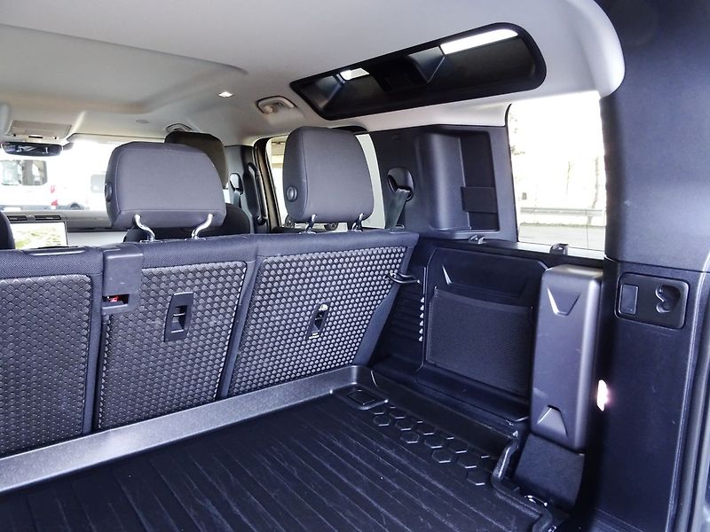 Land Rover Defender 110 D300 221kW Black Packet ČR - fotka 27 z 33