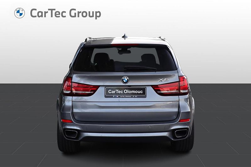 BMW X5 xDrive30d - fotka 4 z 15