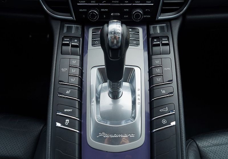 Porsche Panamera 3.6 V6/300PS/kůže/AT/xenony - fotka 31 z 37
