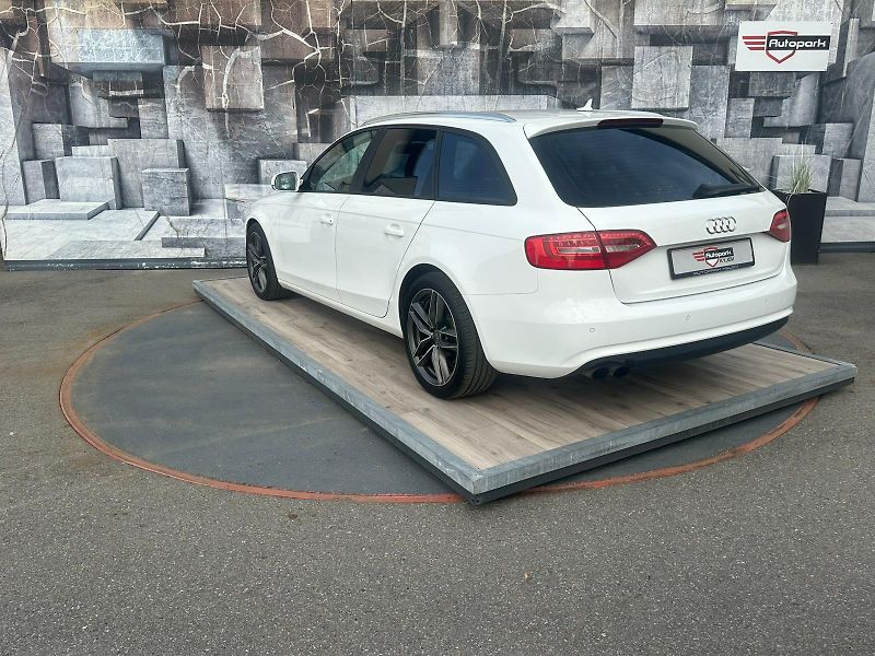 Audi A4 (2012) 2.0TDi,105KW,VYHŘ.SED.,TEMP. - fotka 8 z 27