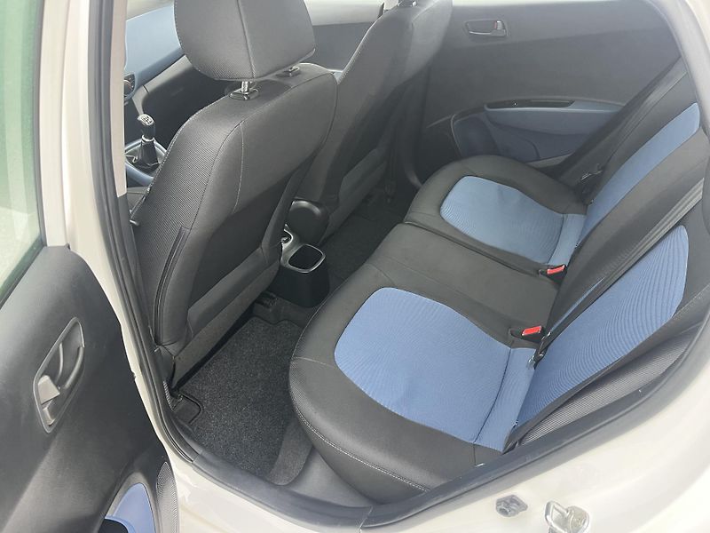 Hyundai i10 (2015) 1.0i 49kw, REZERVACE - fotka 14 z 28