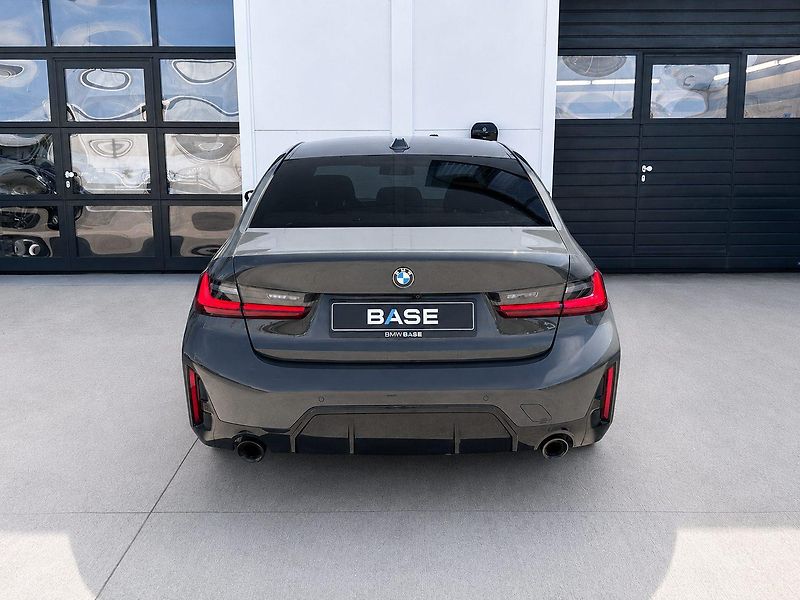 BMW Řada 3 330i M-Sport - fotka 5 z 31