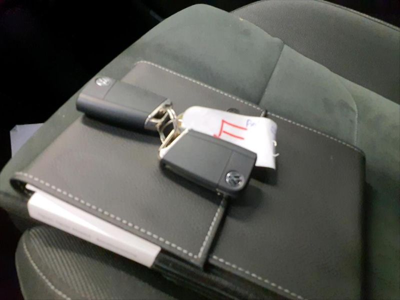 Volkswagen Tiguan 2,0 TDI TAŽNÉ KAMERA KEYLESS - fotka 6 z 8