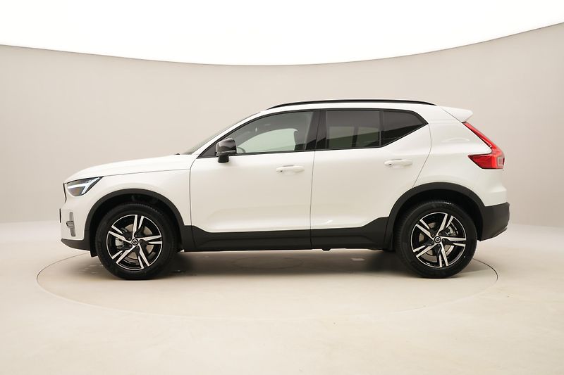 Volvo XC40 (2026) B3 AUT DARK PLUS - fotka 9 z 58