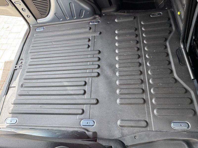 Peugeot Partner (2009) 1.6 16V - fotka 22 z 28