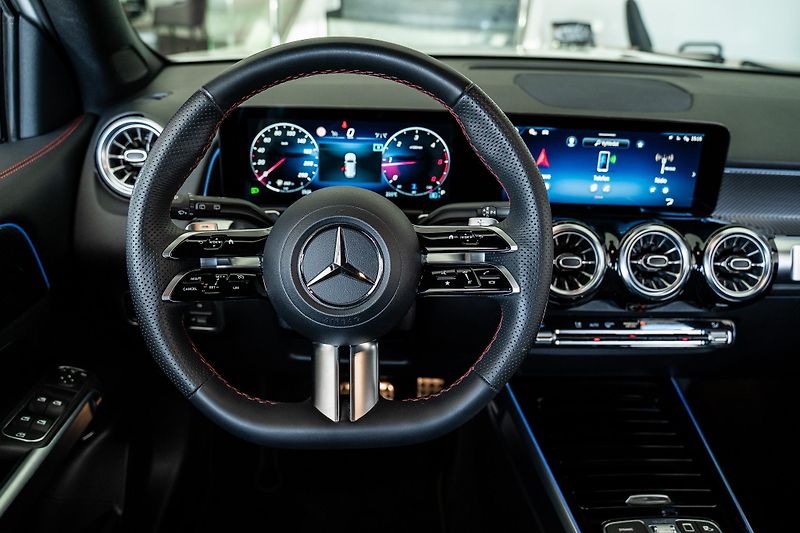 Mercedes-Benz GLB (2025) 200 d 4M/AMG/ESP/MULTIBEAM/TOP - fotka 13 z 19