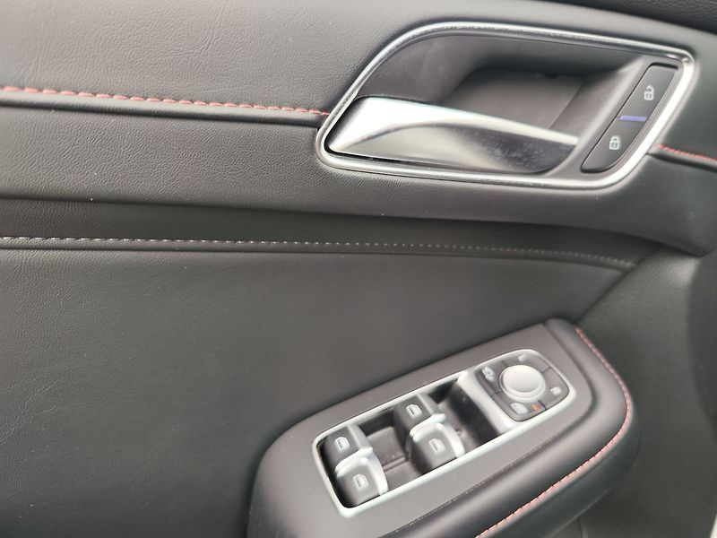 MG HS 1.5 TGi/119kW Essential - fotka 34 z 36