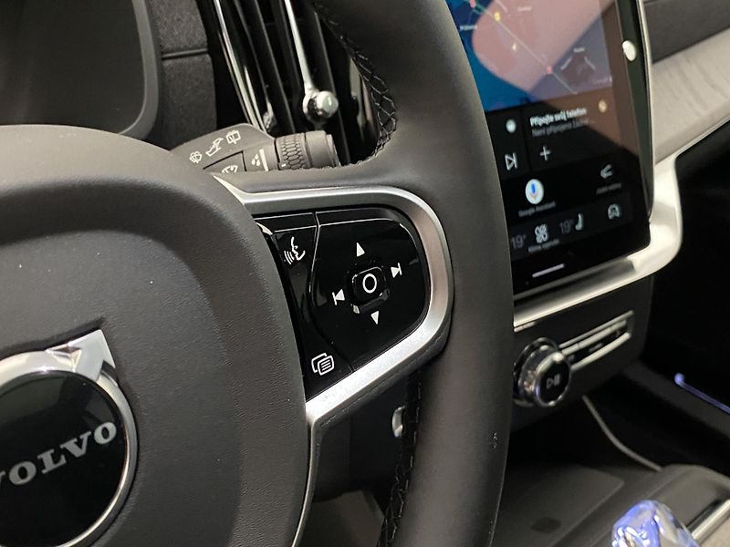 Volvo XC90 T8 AWD RECHARGE ULT REZERVACE - fotka 21 z 68