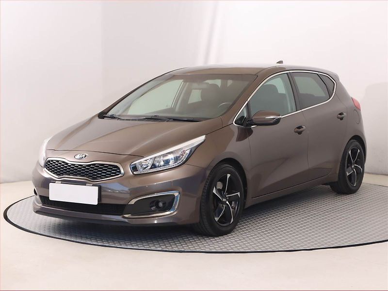 Kia Ceed (2018) 1.6 GDI, Serv.kniha, Navi - fotka 2 z 18