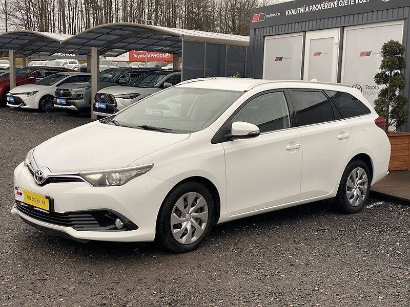Toyota Auris 1.4D, ČR, Active, manual - fotka 3 z 31