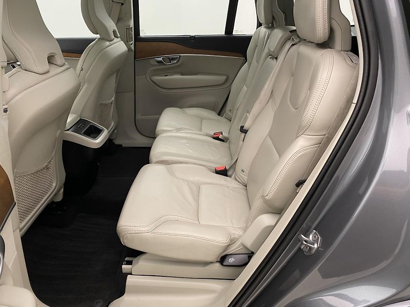 Volvo XC90 D5 AWD INSCRIPTION REZERVACE - fotka 5 z 54