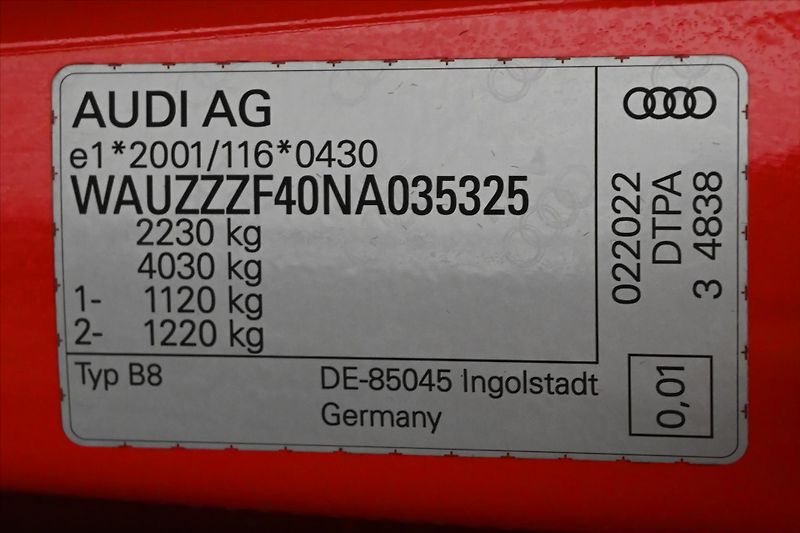 Audi A4 2,0 40TDI 150kW QUATTRO S-LINE - fotka 12 z 33