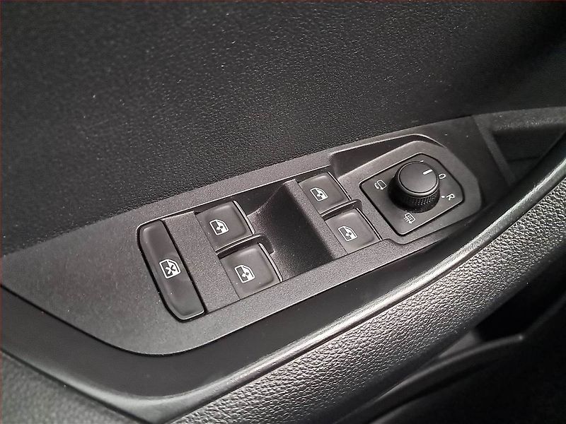 Škoda Karoq (2018) Style 1.5 TSI, Automat - fotka 19 z 23
