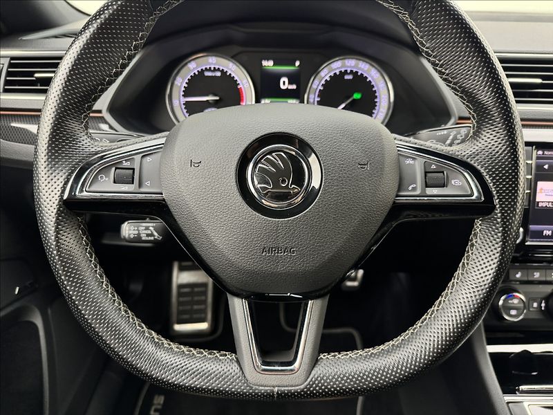 Škoda Superb 2,0 SPORTLINE 4X4 DSG 350HPAPR - fotka 9 z 55