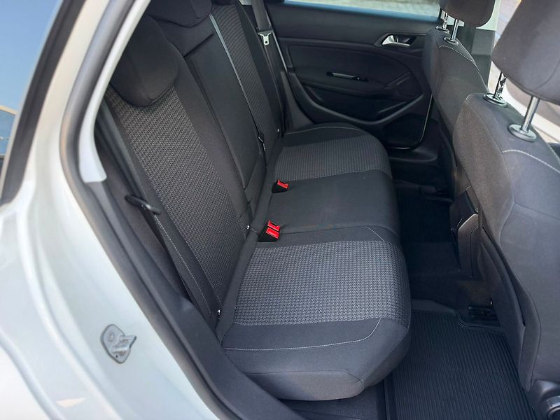 Peugeot 308 SW ACTIVE PACK 1.2PT 130 MAN6 - fotka 13 z 28