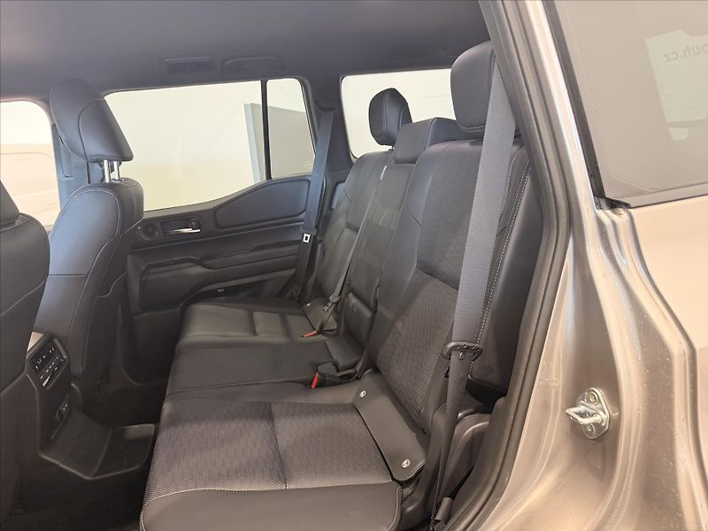 Toyota Land Cruiser 2,8 Executive  (204k) Diesel - fotka 7 z 9