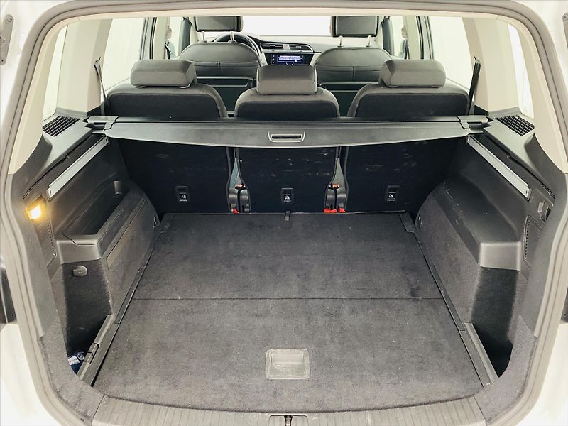 Volkswagen Touran 2,0 TDI DSG 110kW - fotka 22 z 25