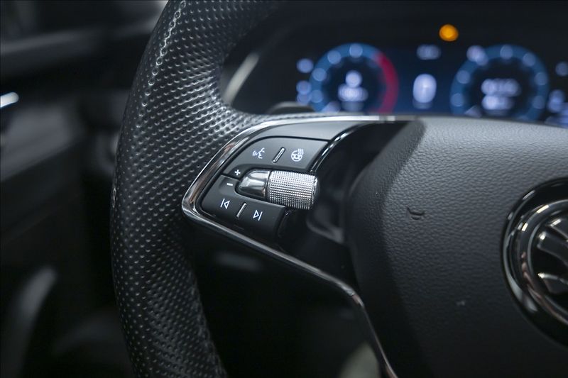 Škoda Octavia 2,0 TDI DSG VÝHŘEV 1. MAJ ČR - fotka 23 z 41
