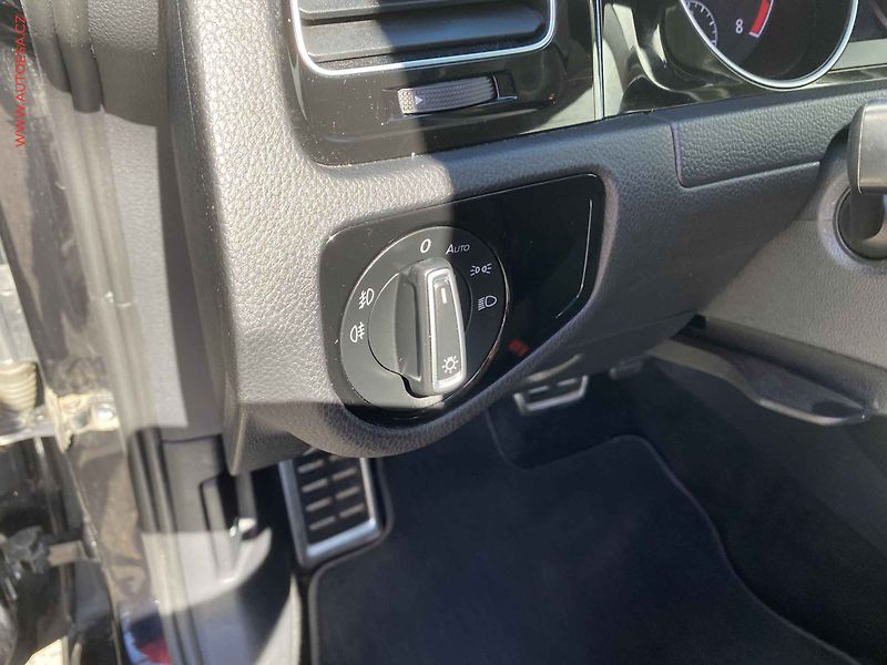 Volkswagen Golf (2019) 1.5 TSi, IQ Drive, DSG, navi - fotka 14 z 17