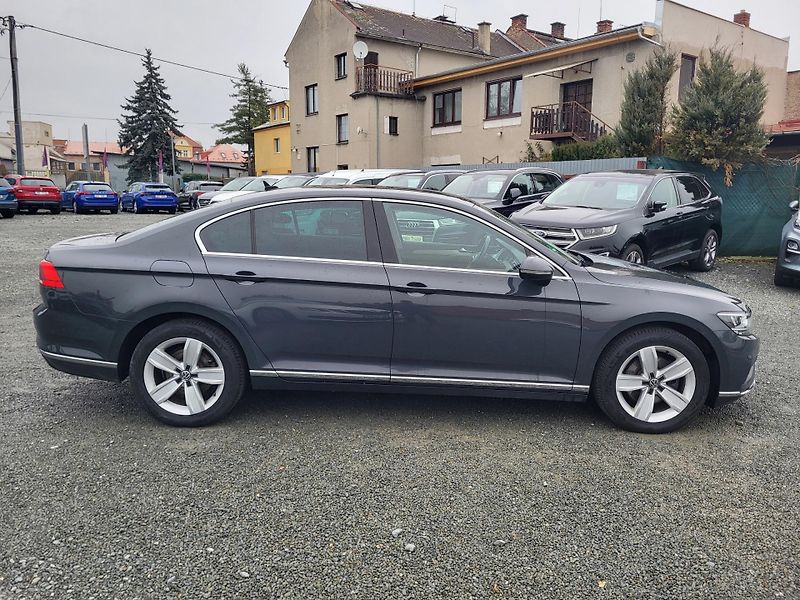 Volkswagen Passat SEDAN 2.0 TDi ELEGANCE *ČR - fotka 5 z 46