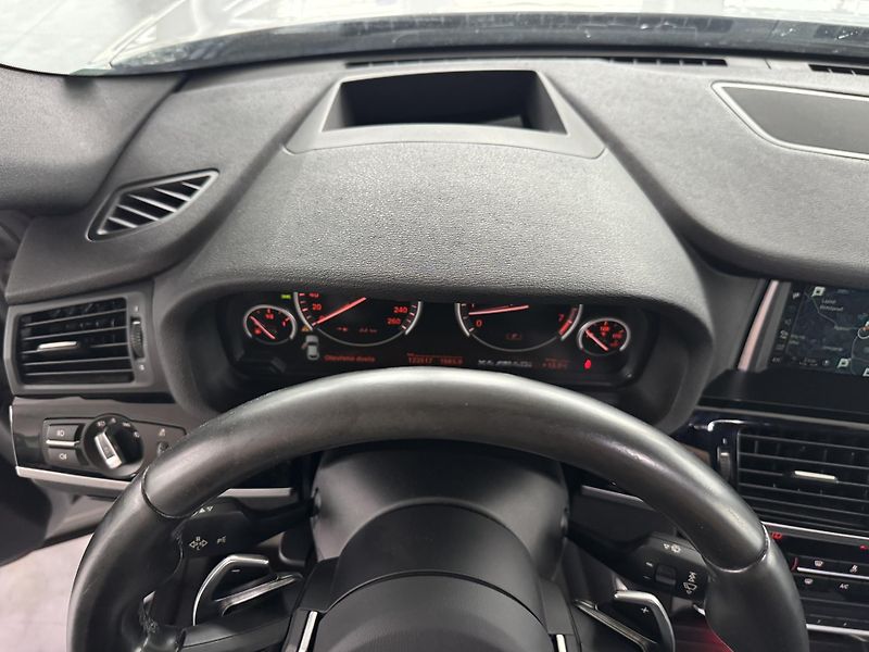 BMW X4 (2017) X4 M40i xDrive HARMAN KARDON - fotka 27 z 35