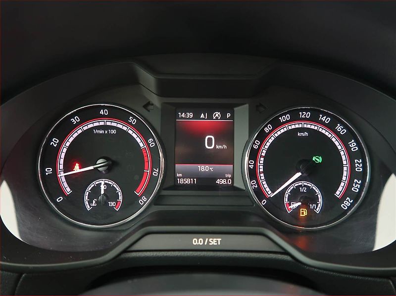 Škoda Octavia (2018) RS 2.0 TSI, Automat, Navi - fotka 11 z 23