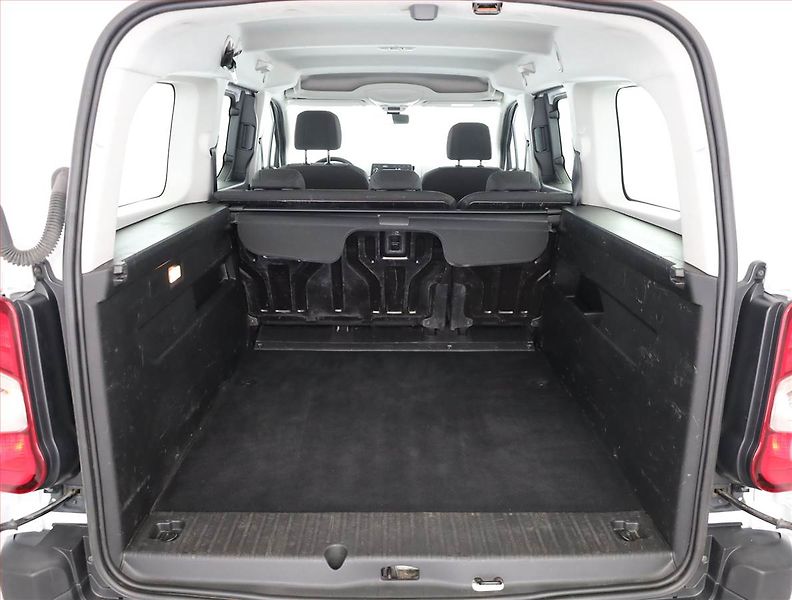 Citroën Berlingo (2023) Maxi Live Pack 1.2 PureTech - fotka 16 z 16
