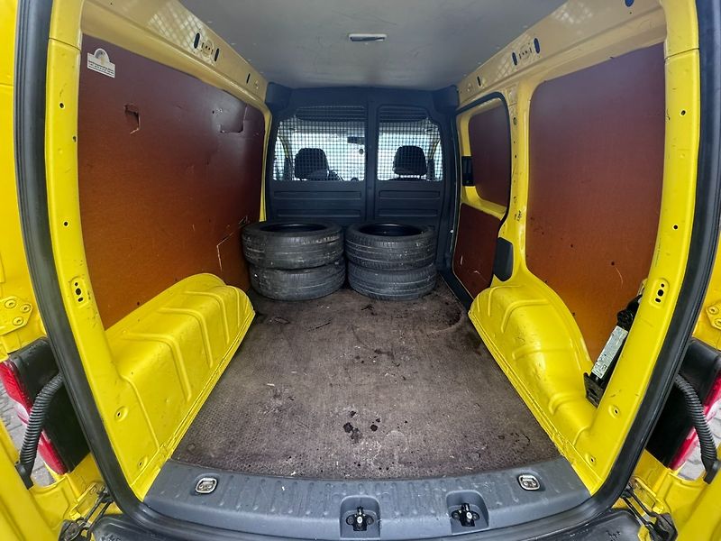 Volkswagen Caddy (2011) 1,6 TDI 55 KW STK TAŽNÉ - fotka 33 z 42