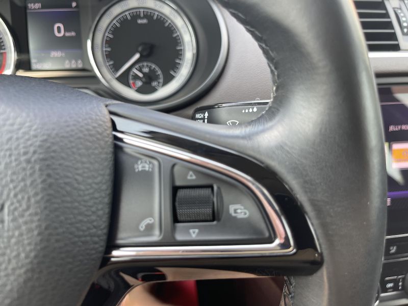 Škoda Octavia 2.0 TDi 135kW SCOUT DSG 4x4 ČR - fotka 40 z 55