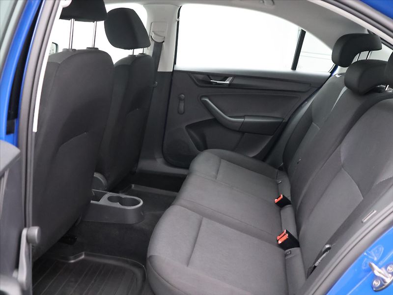 Škoda Rapid 1,0 TSI 70kW Active CZ DPH - fotka 13 z 24