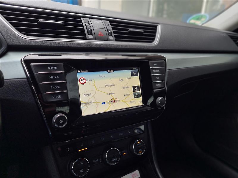 Škoda Superb III 2.0TD*NAV*EL.KUFR*SERV - fotka 16 z 29