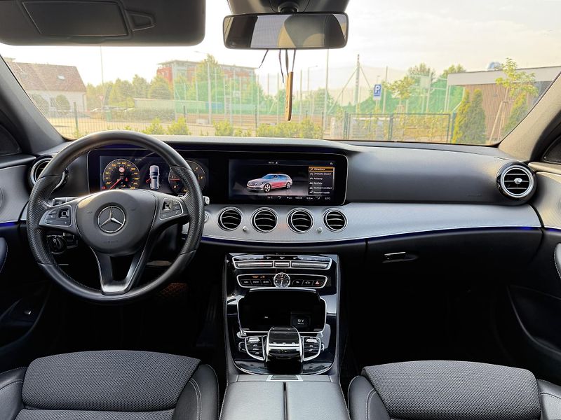 Mercedes-Benz Třídy E 220d 143 kw/AMG line - fotka 14 z 23