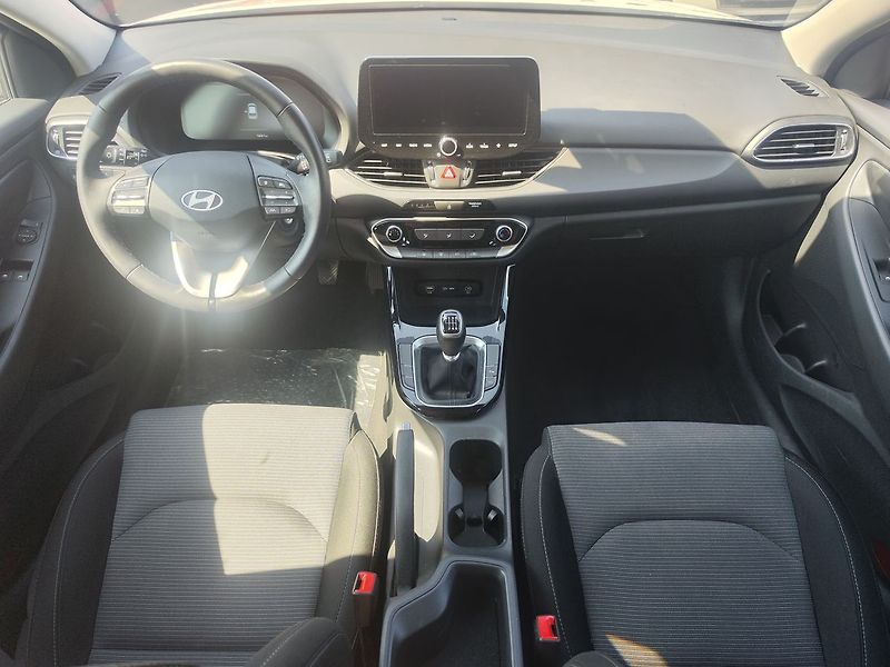 Hyundai i30 1.5 DPi/71kW Comfort - fotka 11 z 30