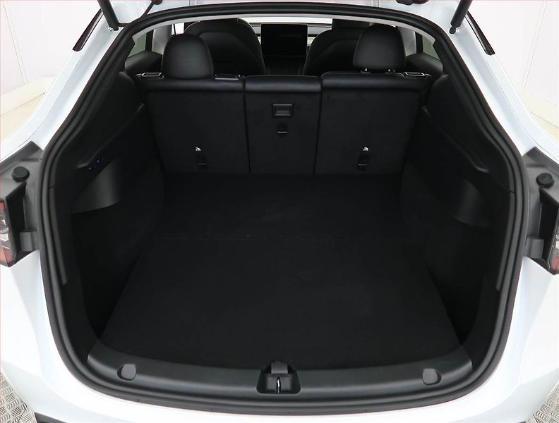 Tesla Model Y (2023) RWD LFP 60kWh, SoH 97% - fotka 13 z 31
