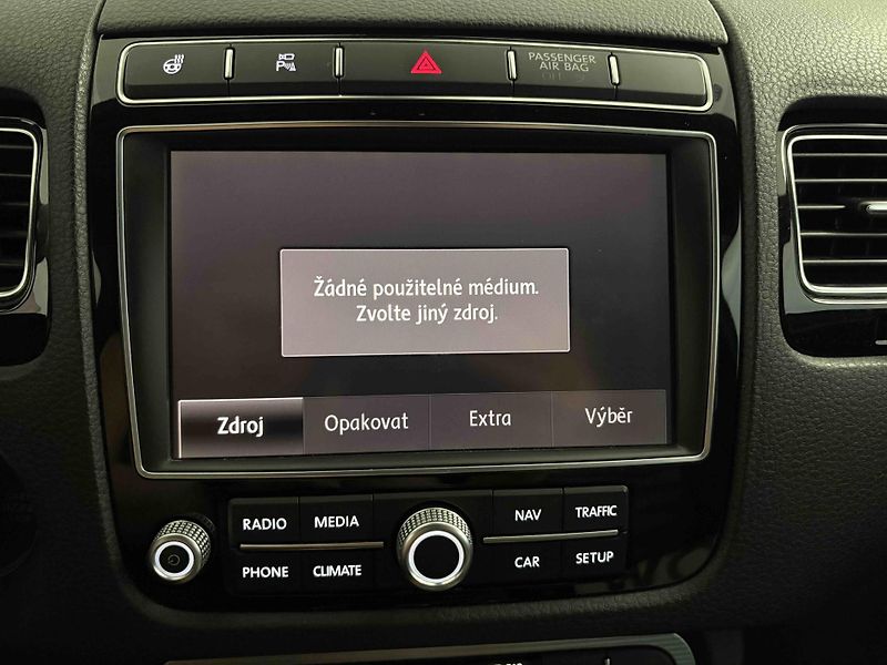 Volkswagen Touareg (2015) Exclusive V6 3,0 TDI  - fotka 23 z 35