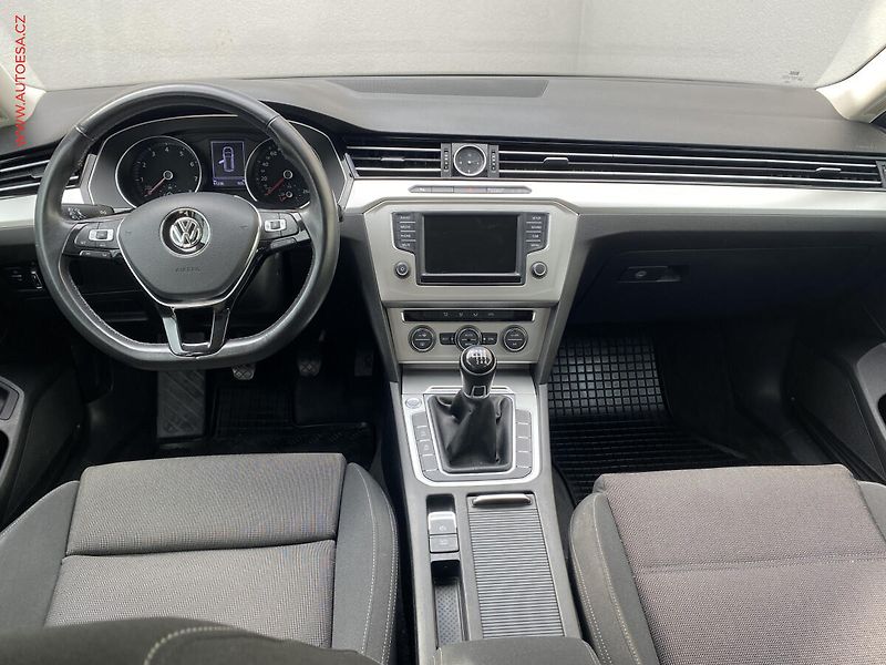 Volkswagen Passat (2017) 1.8 TSi, ČR, Comfortline, LED - fotka 8 z 18