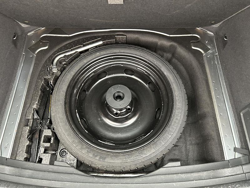 Škoda Karoq 1.5 TSI Ambition - fotka 24 z 25