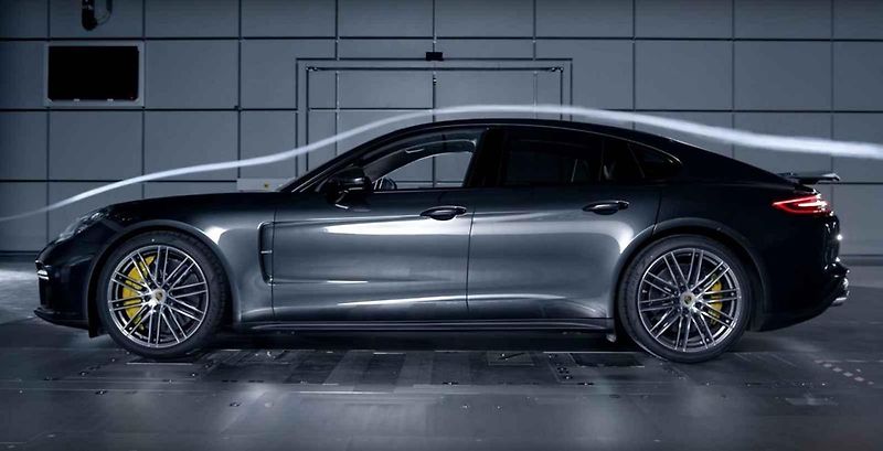 Testování nových modelů Porsche ve Weissachu.